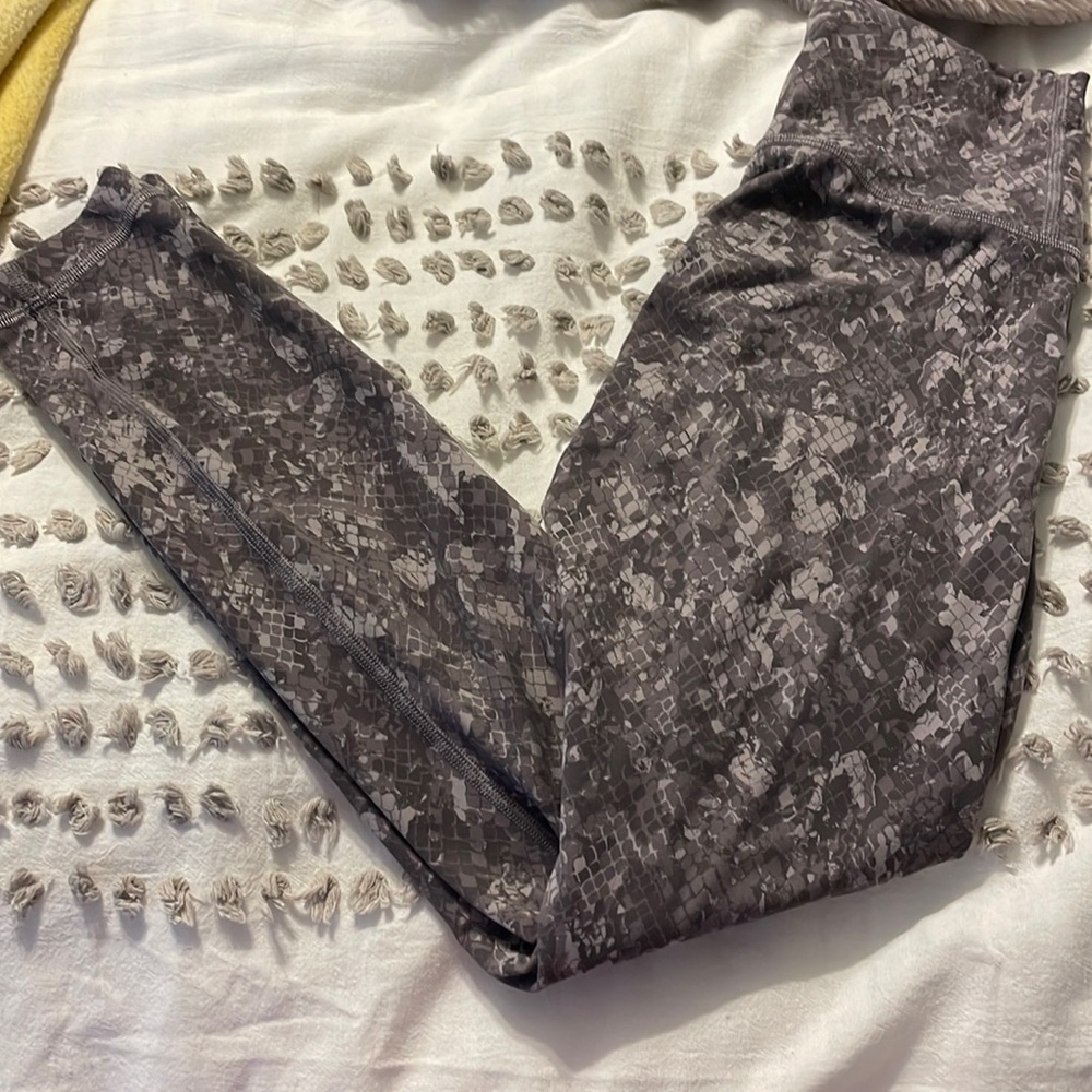 Lululemon leggings size 4